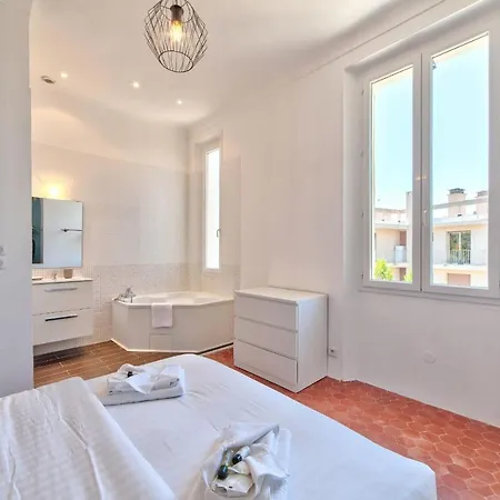 بيت للعطل Maison Sara Les Pins *